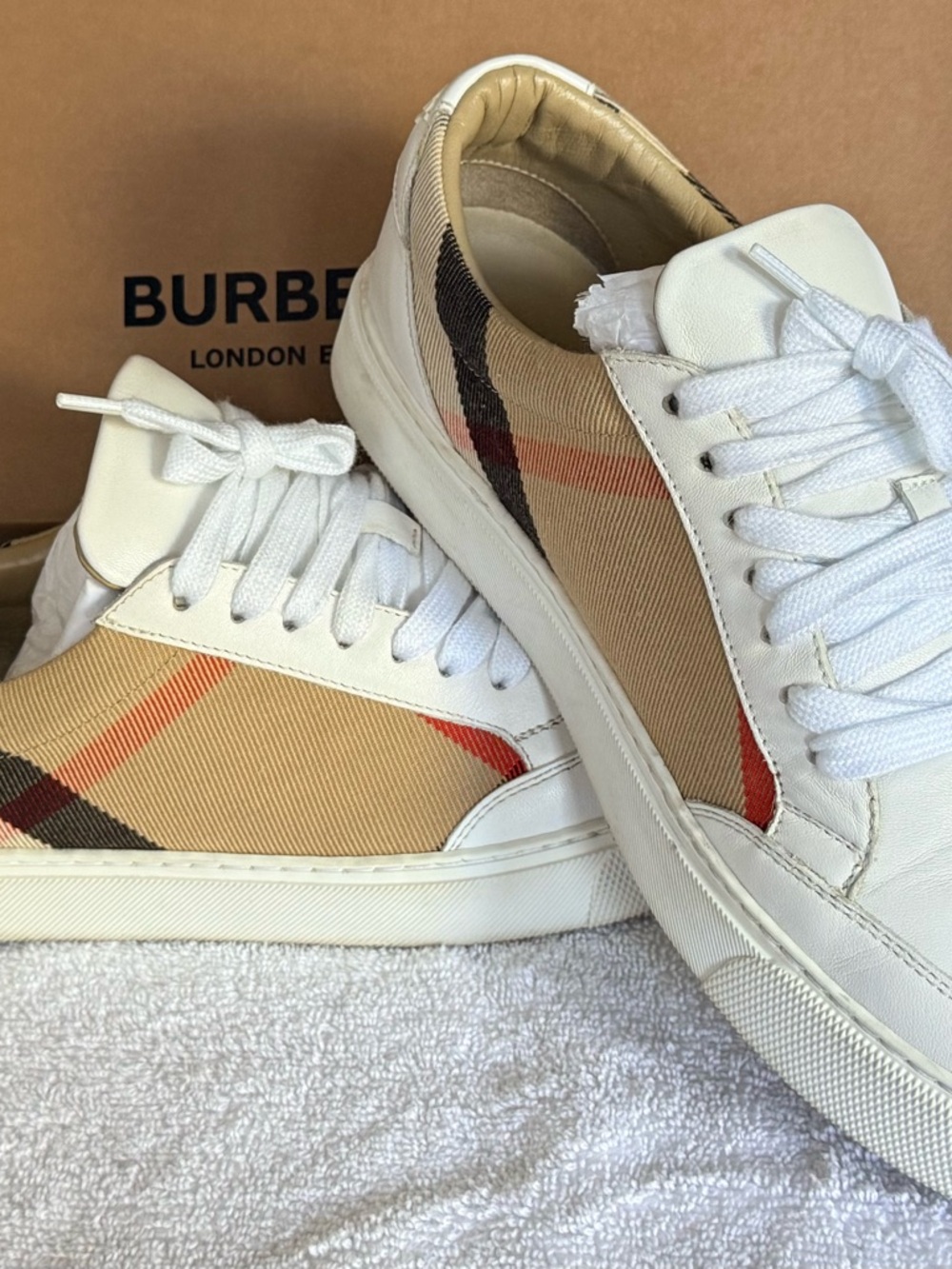 Burberry Beige Check & White Leather Low-Top Sneakers - Picture 5 of 8